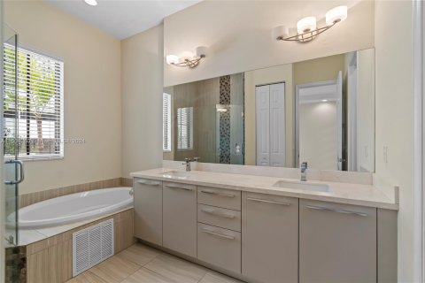 Townhouse in Doral, Florida 3 bedrooms, 173.26 sq.m. № 1232980 - photo 25