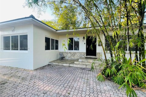 House in Miami, Florida 3 bedrooms, 142.88 sq.m. № 1232982 - photo 1