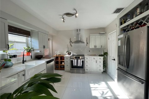 House in Miami, Florida 3 bedrooms, 142.88 sq.m. № 1232982 - photo 3