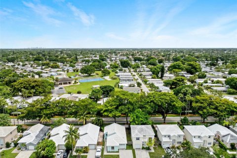 House in Margate, Florida 3 bedrooms, 111.02 sq.m. № 1269310 - photo 23