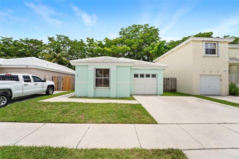 Casa en venta en Margate, Florida, 3 dormitorios, 111.02 m2 № 1269310 - foto 1