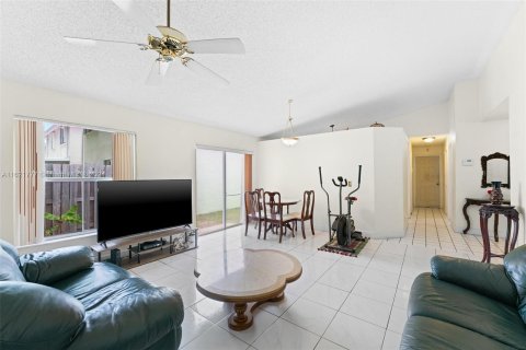 Casa en venta en Margate, Florida, 3 dormitorios, 111.02 m2 № 1269310 - foto 5