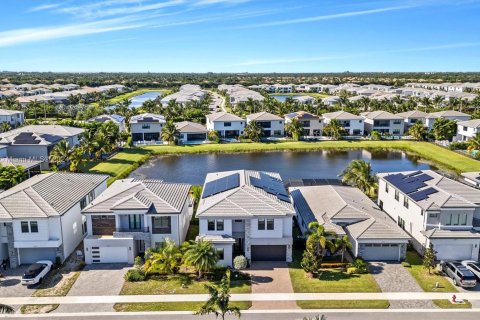 House in Boca Raton, Florida 5 bedrooms, 416.57 sq.m. № 1281159 - photo 3