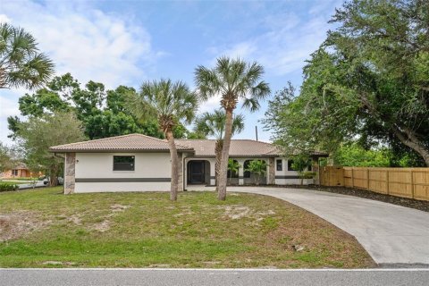 Villa ou maison à vendre à Punta Gorda, Floride: 5 chambres, 224.64 m2 № 1123945 - photo 1