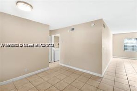 Condominio en venta en Plantation, Florida, 1 dormitorio, 68.38 m2 № 1098505 - foto 5