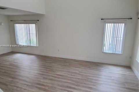 Casa en venta en Miami, Florida, 4 dormitorios, 198.35 m2 № 1441575 - foto 4