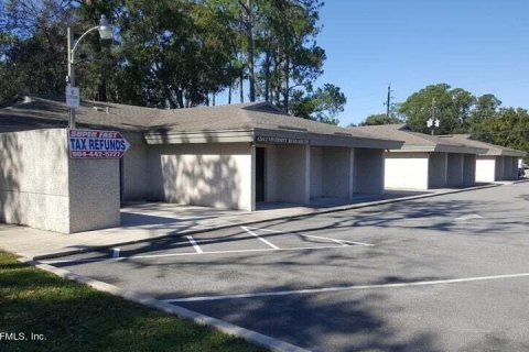 Immobilier commercial à louer à Jacksonville, Floride: 98.2 m2 № 826885 - photo 1