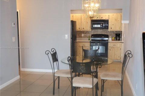 Condominio en venta en Lauderhill, Florida, 2 dormitorios, 79.9 m2 № 1101510 - foto 7