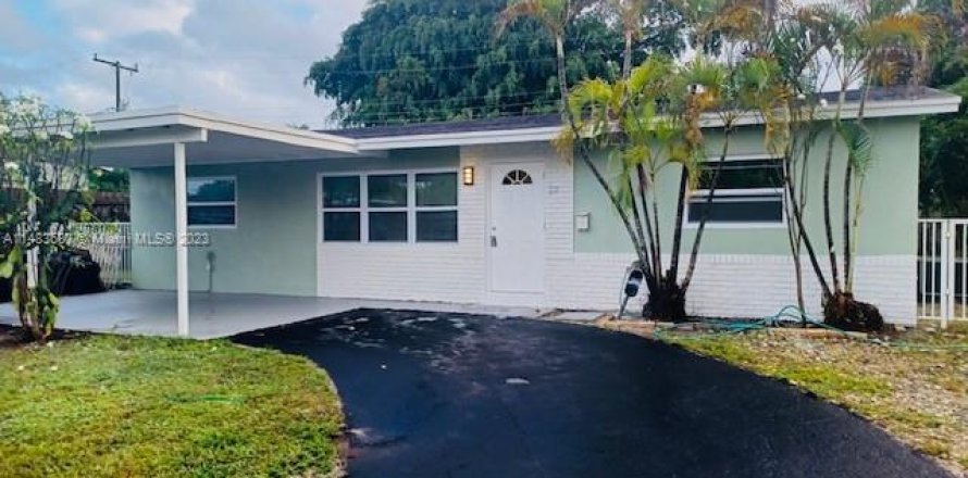 House in Pompano Beach, Florida 4 bedrooms, 154.12 sq.m. № 830139