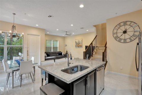 Villa ou maison à vendre à Pembroke Pines, Floride: 4 chambres, 271.37 m2 № 1311194 - photo 21