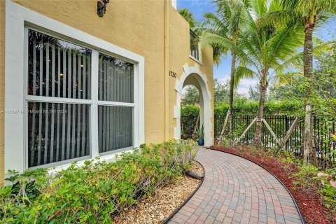 Villa ou maison à vendre à Pembroke Pines, Floride: 4 chambres, 271.37 m2 № 1311194 - photo 8