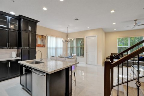 Villa ou maison à vendre à Pembroke Pines, Floride: 4 chambres, 271.37 m2 № 1311194 - photo 27