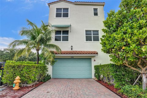 Casa en venta en Pembroke Pines, Florida, 4 dormitorios, 271.37 m2 № 1311194 - foto 1