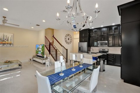 Villa ou maison à vendre à Pembroke Pines, Floride: 4 chambres, 271.37 m2 № 1311194 - photo 13