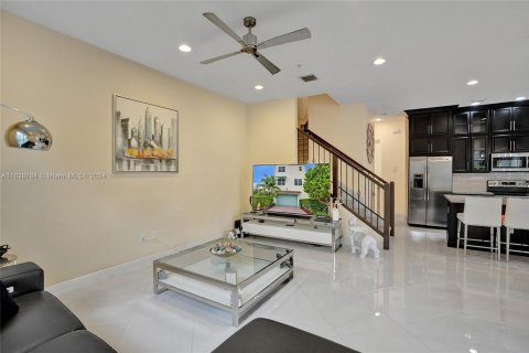 Villa ou maison à vendre à Pembroke Pines, Floride: 4 chambres, 271.37 m2 № 1311194 - photo 25