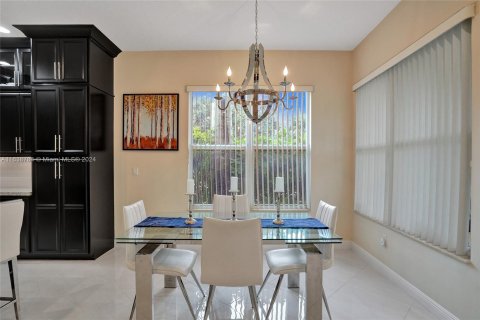 Villa ou maison à vendre à Pembroke Pines, Floride: 4 chambres, 271.37 m2 № 1311194 - photo 23