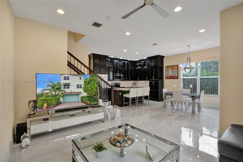 Villa ou maison à vendre à Pembroke Pines, Floride: 4 chambres, 271.37 m2 № 1311194 - photo 11