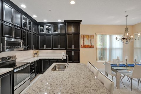 Villa ou maison à vendre à Pembroke Pines, Floride: 4 chambres, 271.37 m2 № 1311194 - photo 19