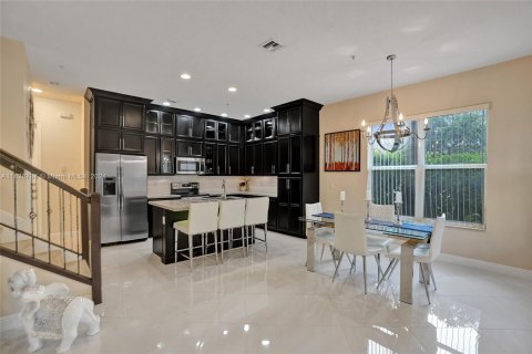 Villa ou maison à vendre à Pembroke Pines, Floride: 4 chambres, 271.37 m2 № 1311194 - photo 12