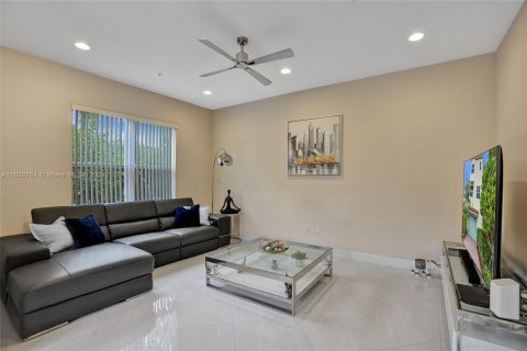 Villa ou maison à vendre à Pembroke Pines, Floride: 4 chambres, 271.37 m2 № 1311194 - photo 24