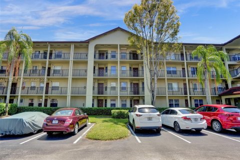 Condo in Pembroke Pines, Florida, 2 bedrooms  № 1311151 - photo 18