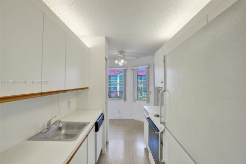 Copropriété à vendre à Pembroke Pines, Floride: 2 chambres, 97.73 m2 № 1311151 - photo 16