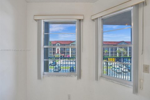 Copropriété à vendre à Pembroke Pines, Floride: 2 chambres, 97.73 m2 № 1311151 - photo 14