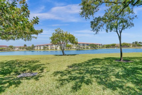 Copropriété à vendre à Pembroke Pines, Floride: 2 chambres, 97.73 m2 № 1311151 - photo 12