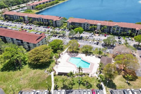 Condo in Pembroke Pines, Florida, 2 bedrooms  № 1311151 - photo 19