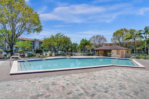 Copropriété à vendre à Pembroke Pines, Floride: 2 chambres, 97.73 m2 № 1311151 - photo 17