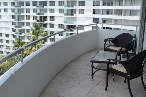 Condo in Miami Beach, Florida, 4 bedrooms  № 1370588 - photo 21