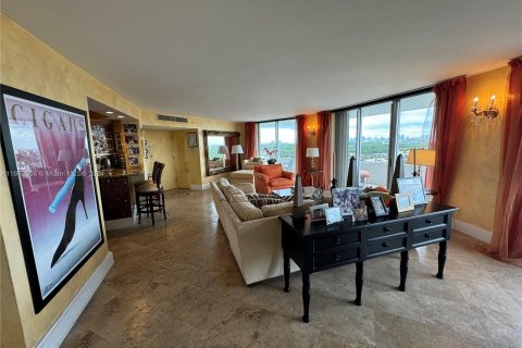 Condo in Miami Beach, Florida, 4 bedrooms  № 1370588 - photo 7