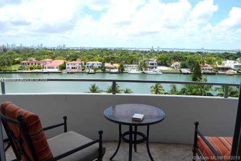 Condo in Miami Beach, Florida, 4 bedrooms  № 1370588 - photo 3