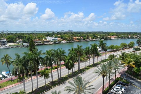 Condo in Miami Beach, Florida, 4 bedrooms  № 1370588 - photo 2