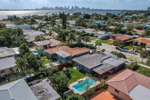 Villa ou maison à louer à North Bay Village, Floride: 3 chambres, 149.85 m2 № 1370684 - photo 2