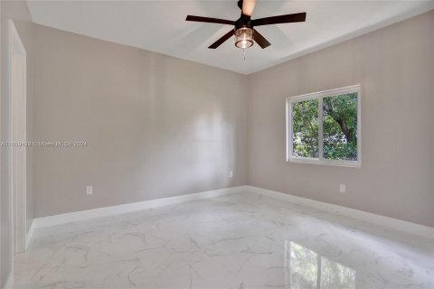 House in Miami, Florida 3 bedrooms, 109.25 sq.m. № 1364227 - photo 23