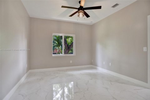 House in Miami, Florida 3 bedrooms, 109.25 sq.m. № 1364227 - photo 17