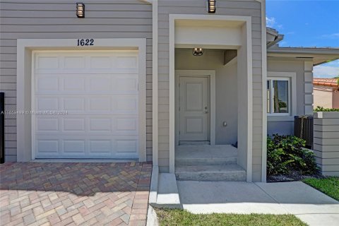 Villa ou maison à louer à Miami, Floride: 3 chambres, 109.25 m2 № 1364227 - photo 1