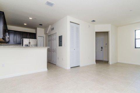 Condo in Doral, Florida, 2 bedrooms  № 1367117 - photo 6