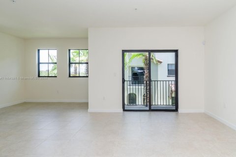 Condo in Doral, Florida, 2 bedrooms  № 1367117 - photo 7