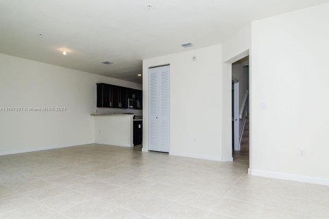 Condo in Doral, Florida, 2 bedrooms  № 1367117 - photo 5