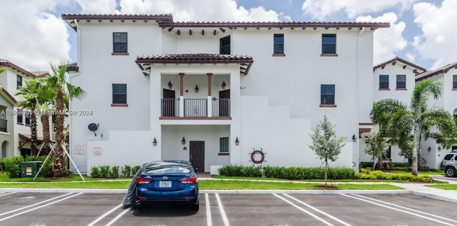 Condo à Doral, Floride, 2 chambres  № 1367117