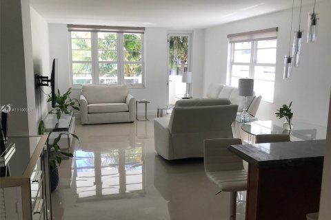 Condo in Miami Beach, Florida, 1 bedroom  № 13746 - photo 11