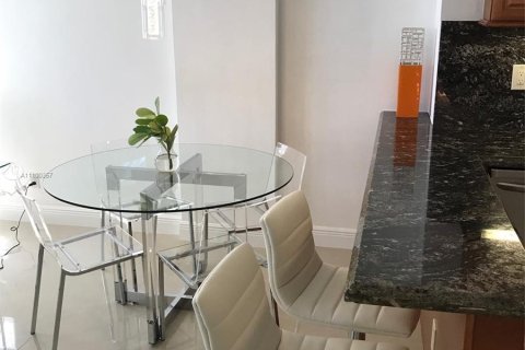 Condominio en alquiler en Miami Beach, Florida, 1 dormitorio, 78.97 m2 № 13746 - foto 16