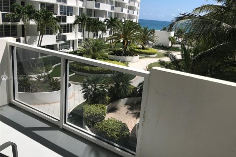 Copropriété à louer à Miami Beach, Floride: 1 chambre, 78.97 m2 № 13746 - photo 6