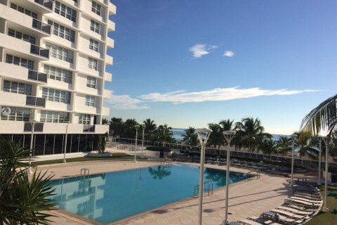 Condominio en alquiler en Miami Beach, Florida, 1 dormitorio, 78.97 m2 № 13746 - foto 1