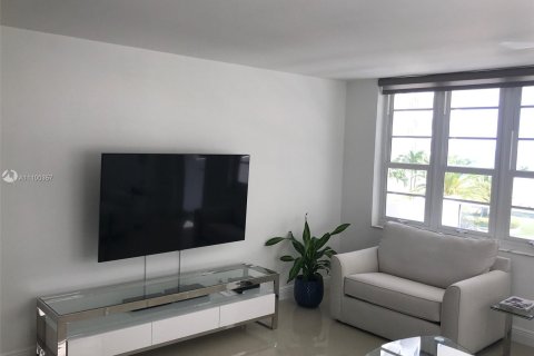 Condominio en alquiler en Miami Beach, Florida, 1 dormitorio, 78.97 m2 № 13746 - foto 10