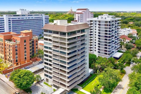 Condo in Coral Gables, Florida, 3 bedrooms  № 1311085 - photo 1