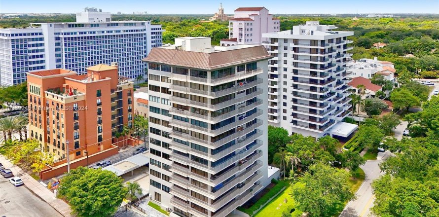 Condominio en Coral Gables, Florida, 3 dormitorios  № 1311085