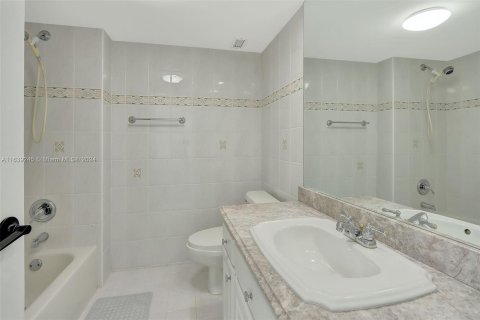 Copropriété à vendre à Coral Gables, Floride: 3 chambres, 297.29 m2 № 1311085 - photo 10